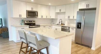 Modern and bright 4 beds-easy commute to downtown!