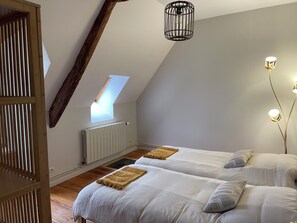 5 habitaciones, tabla de planchar con plancha, wifi y ropa de cama 