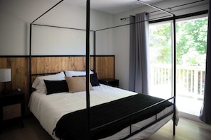 3 slaapkamers, een strijkplank/strijkijzer, wifi, beddengoed