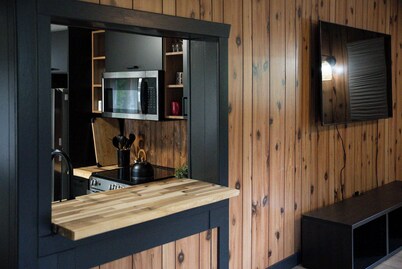 2 Bed Renovated Waterfront Cottage | Kayak