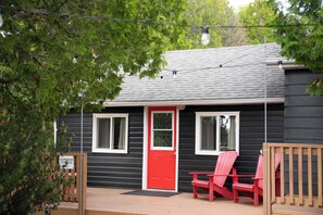 Terrace/patio - 2 Bed Renovated Waterfront Cottage | Kayak (Tobermory)