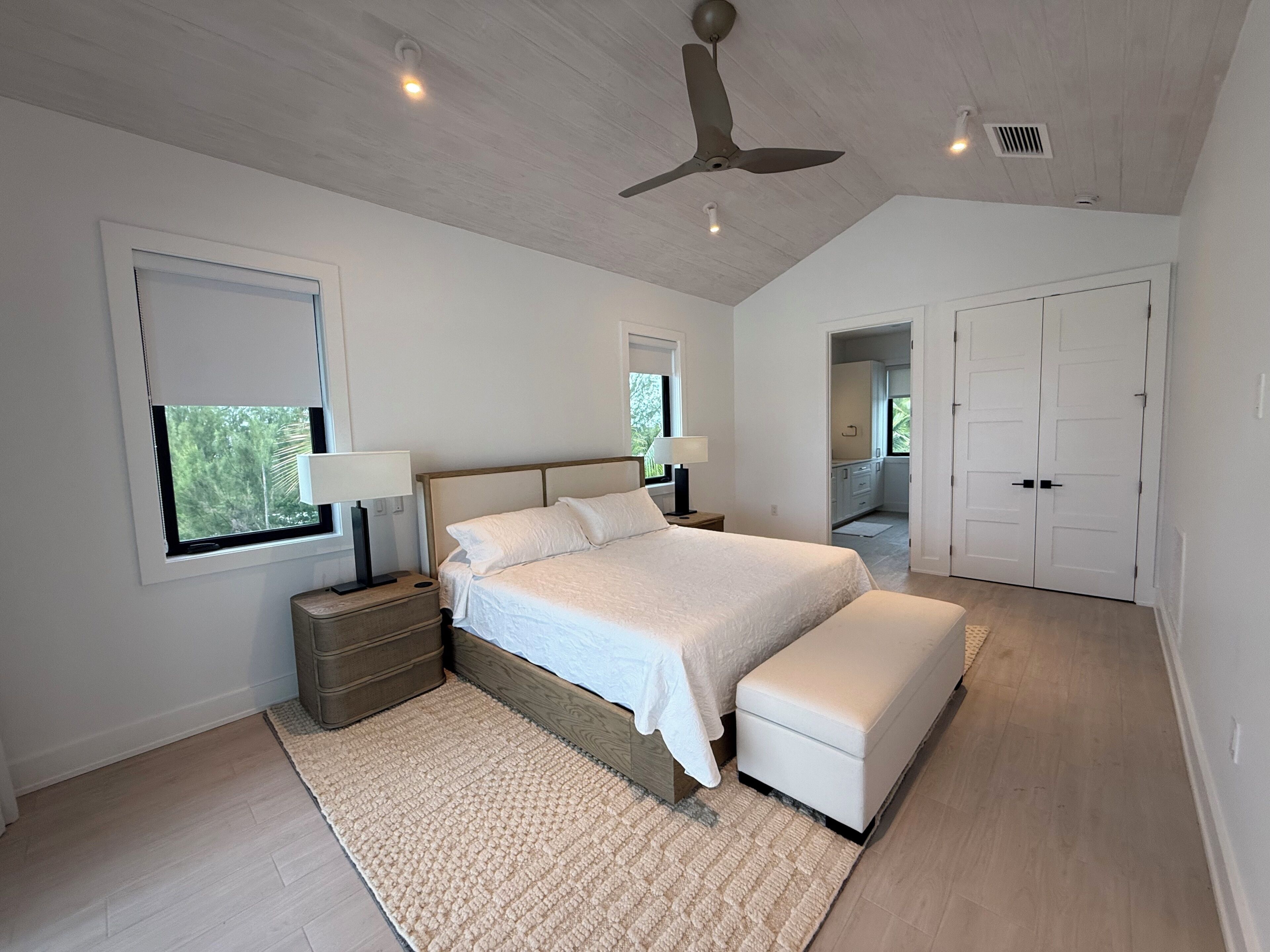 4 bedrooms, iron/ironing board, free WiFi, bed sheets