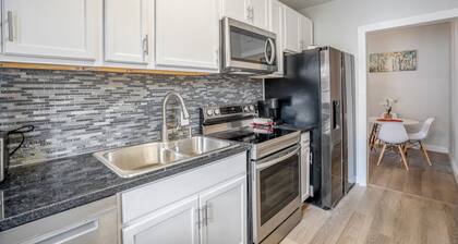 Cozy 1BR Near Downtown & EaDo • Perfect for Long Stays