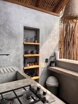 Fridge, stovetop, coffee/tea maker, blender