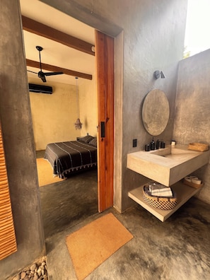 1 bedroom, desk, free WiFi, bed sheets