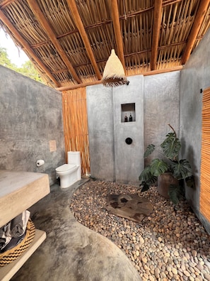 Shower, towels, soap, shampoo - Bungalow GAIA - Private pool STARLINK high speed Internet (Petfriendly) (Troncones)