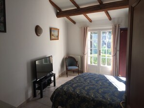 1 chambre, fer et planche Ă repasser, Wi-Fi, draps fournis