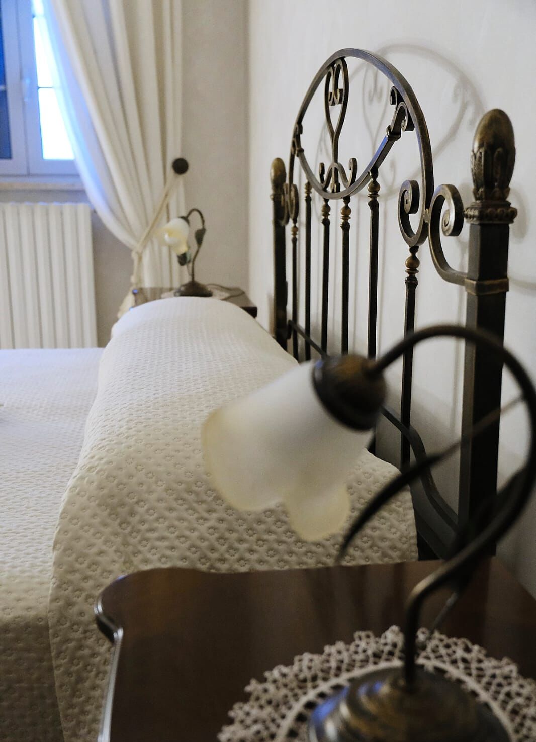 3 bedrooms, desk, iron/ironing board, travel crib