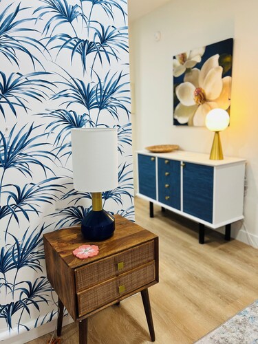 Cozy 1-bedroom room with a view apartment in charming Lewes with WiFi, AC