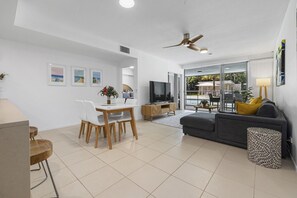 Smart TV, DVD player, books, offices