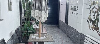 Charming 4-bedroom bed & breakfast with WiFi, AC in fabulous Târgu Jiu.