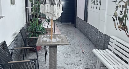 Charming 4-bedroom bed & breakfast with WiFi, AC in fabulous Târgu Jiu.