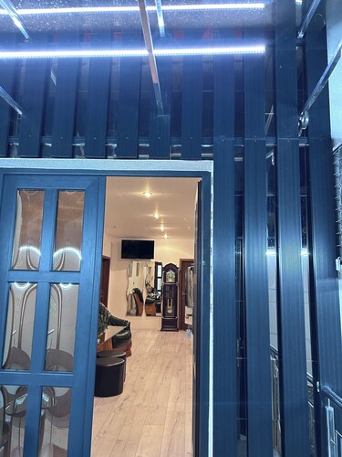 Charming 4-bedroom bed & breakfast with WiFi, AC in fabulous Târgu Jiu.