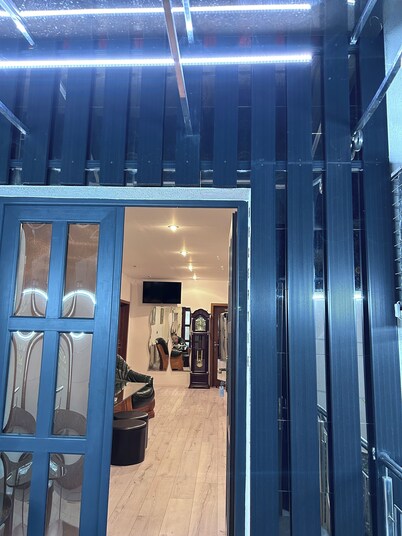 Charming 4-bedroom bed & breakfast with WiFi, AC in fabulous Târgu Jiu.