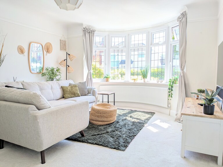 Prime Location. Large 4 Bed Home. Walk: Beach 5 Min, Hengistbury Head 7 Min - New Milton