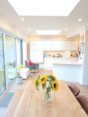 Interior - Prime Location. Large 4 Bed Home. Walk: Beach 5 min, Hengistbury Head 7 min (Southbourne)