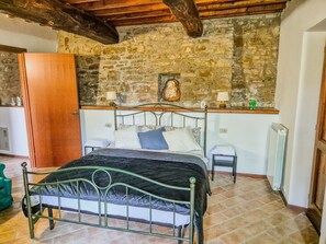 1 室のベッドルーム、デスク、WiFi、ベッドシーツ