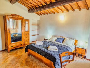 1 dormitorio, escritorio, wifi y ropa de cama