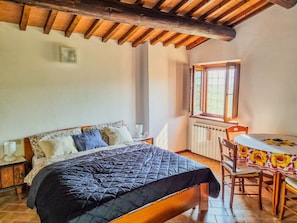 1 habitación, escritorio, wifi y ropa de cama 