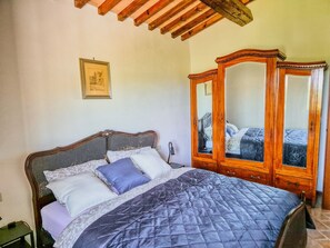 1 Schlafzimmer, Schreibtisch, WLAN, Bettwäsche
