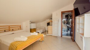 1 bedroom, WiFi, bed sheets