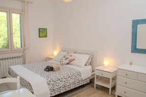 1 室のベッドルーム、WiFi