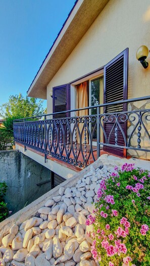 تفاصيل الفندق من الخارج