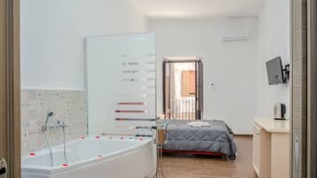 1 bedroom, desk, free WiFi, bed sheets