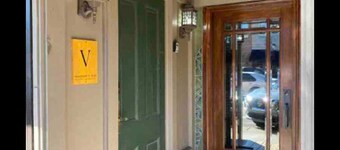 Charming 2-bedroom apartment in wonderful downtown West Jefferson with WiFi, AC