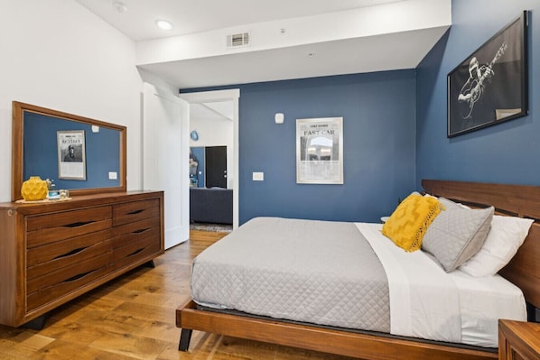 3 bedrooms, desk, iron/ironing board, free WiFi