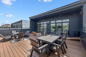 屋外ダイニングエリア