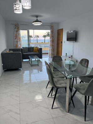 Apartment, 3 Bedrooms, Smoking, Balcony | Living room