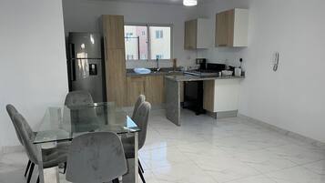 Apartment, 3 Bedrooms, Smoking, Balcony | Dining room