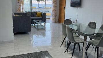 Apartment, 3 Bedrooms, Smoking, Balcony | Living room