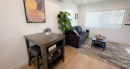 Prime Burbank Location – New 1 Bedroom Near Studios, Dining, Museums & More!