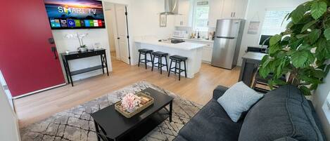 Smart TV, computer monitors