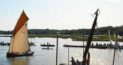 Vast seaside property and fenced garden ideal for pets