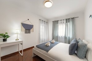 3 bedrooms, travel crib, free WiFi, bed sheets