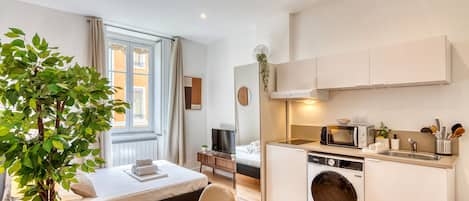 Fridge, microwave, stovetop, coffee/tea maker