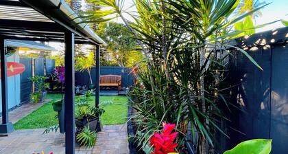 Hula Hale - Walk to Cafe - At start of the Road to Hana