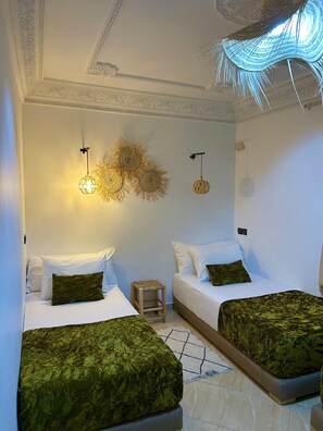 4 bedrooms, WiFi, bed sheets - Charming house between sea and mountains (Aourir)