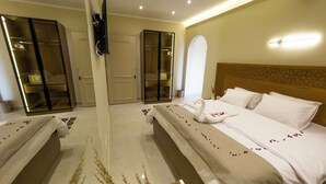 A hotel room with a large bed, a wardrobe, and a mirror. - Akhnaton Pyramids View (Giza)