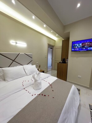 Superior Double Room, Balcony | Minibar, free WiFi, bed sheets - Akhnaton Pyramids View (Giza)