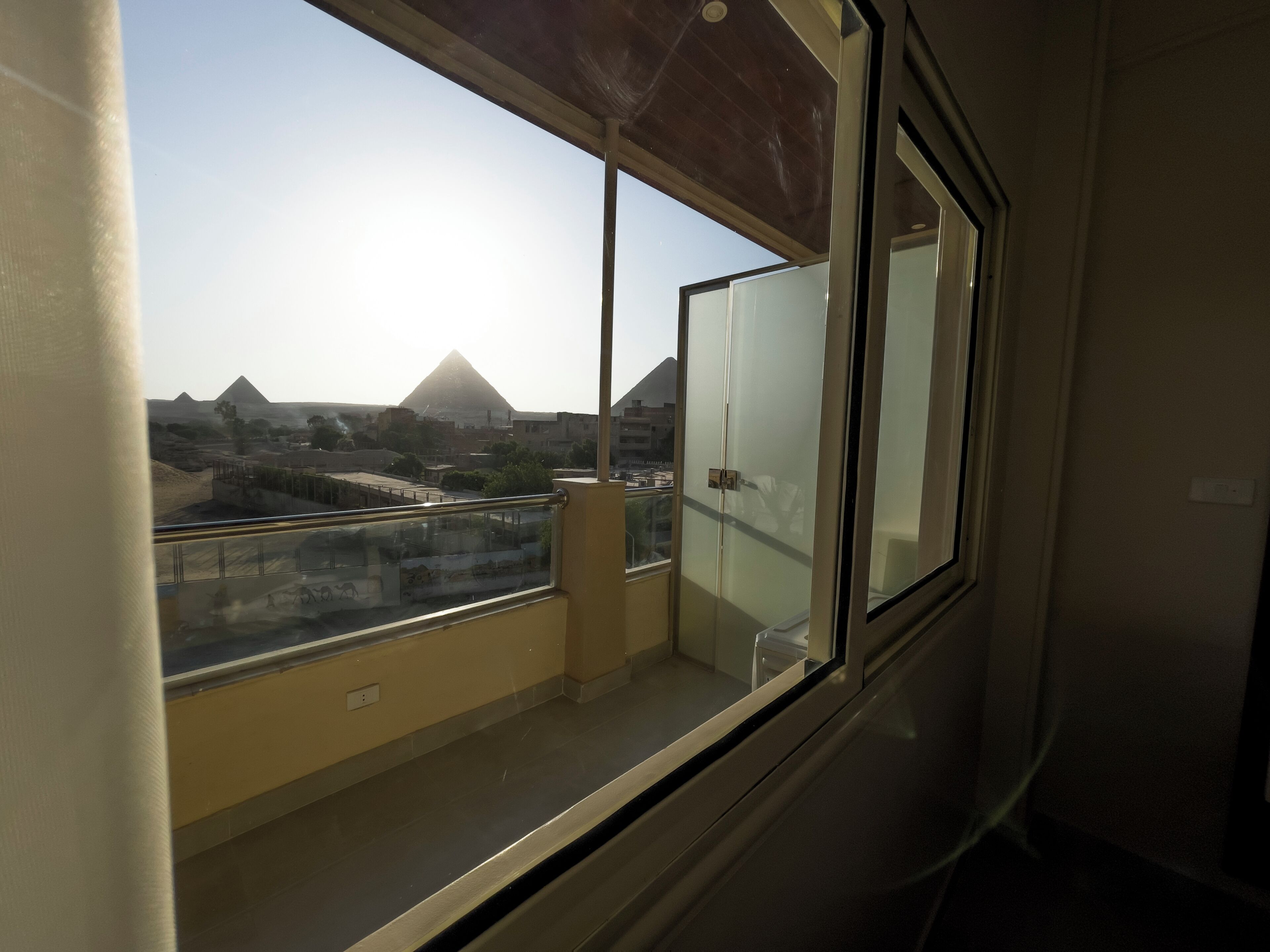 Foto - AKHNATON Pyramids View Hotel With Rooftop Access & free airport pickup