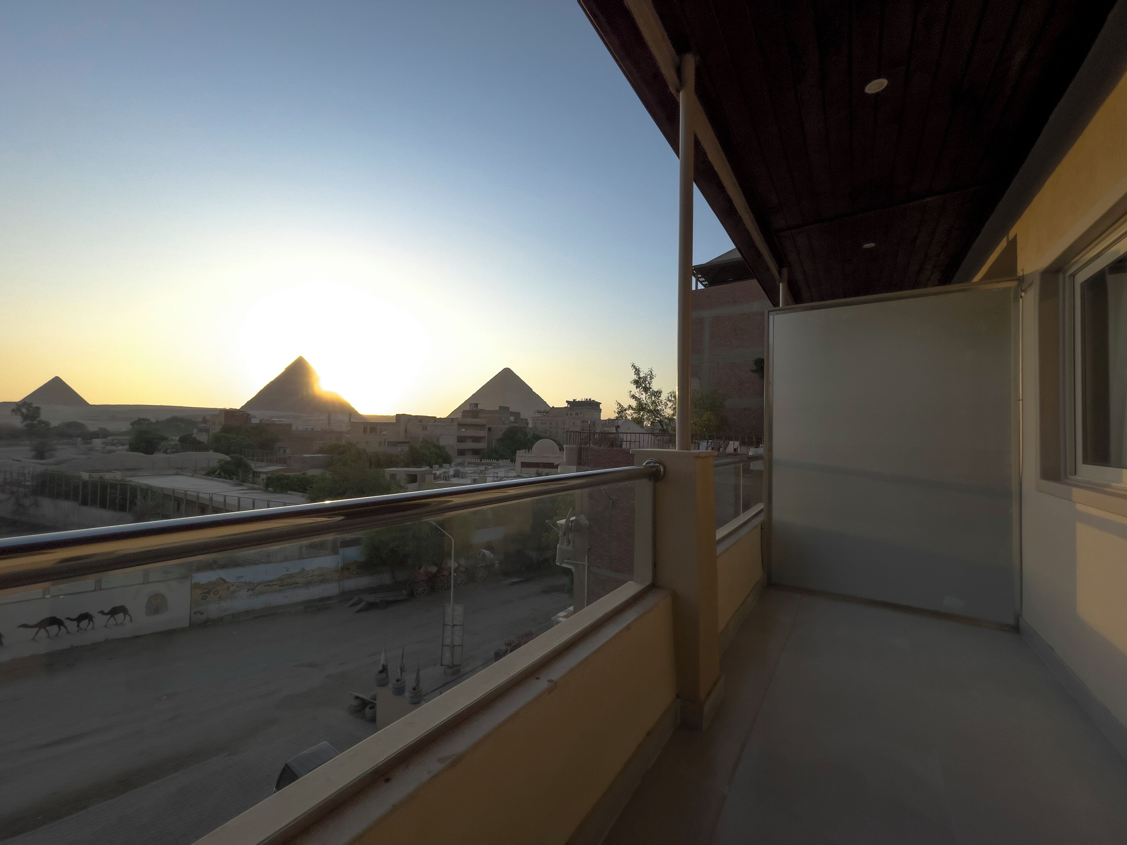 Foto - AKHNATON Pyramids View Hotel With Rooftop Access & free airport pickup