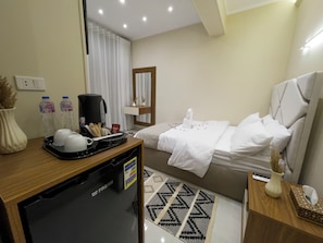 Minibar, wifi gratis y ropa de cama