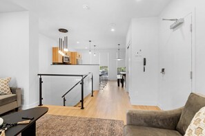 A modern apartment with a kitchen, dining area, and living room. - Grand New 2bdr in Habitat Plateau by Denstays (Montréal)