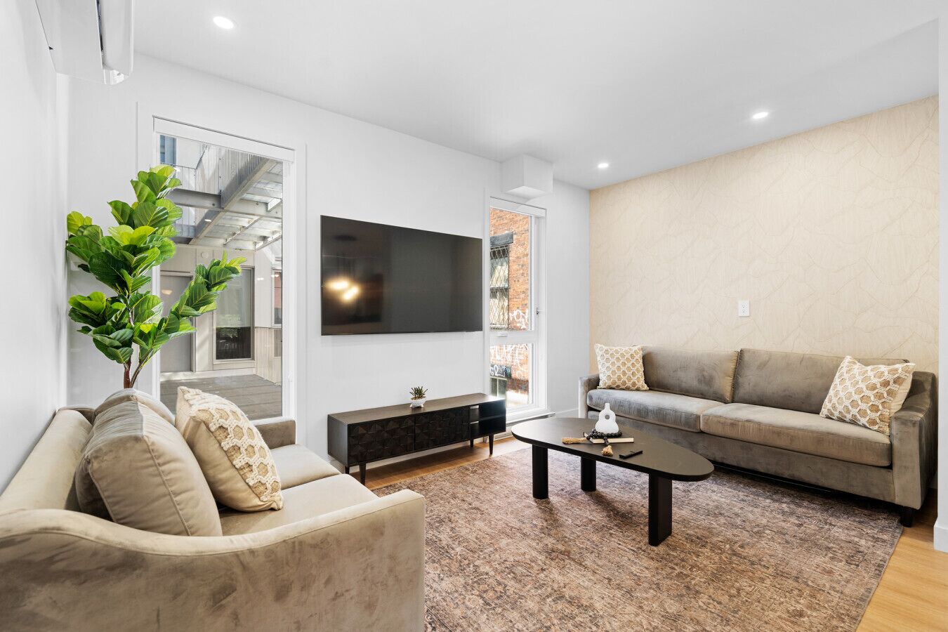 Grand New 2bdr In Habitat Plateau By Denstays - Laval