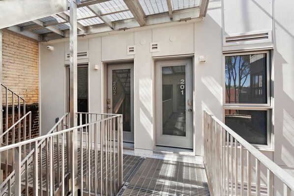 المنشأة من الخارج