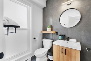 Hårføner, håndklær, såpe og sjampo